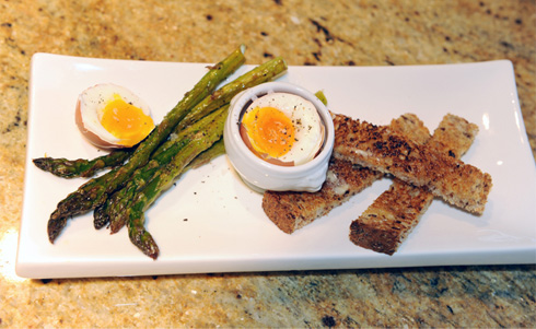 Asparagus soldiers with a soft-boiled egg - Recipe