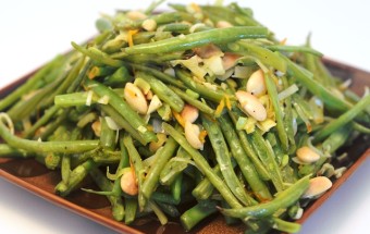 Green beans with toasted hazelnuts